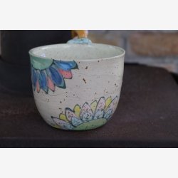 Krus med blomster