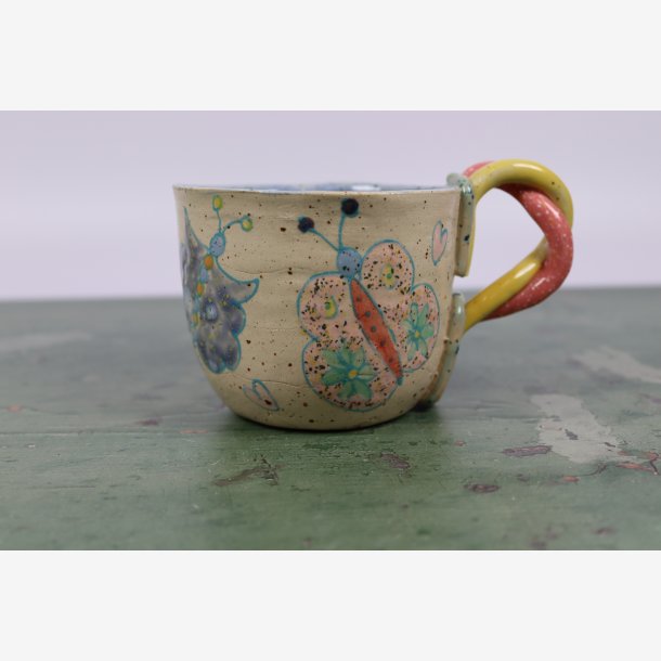 Krus med sommerfugl
